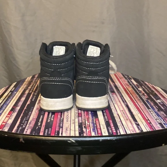 Levi’s High Top Shoes - Picture 3 of 7